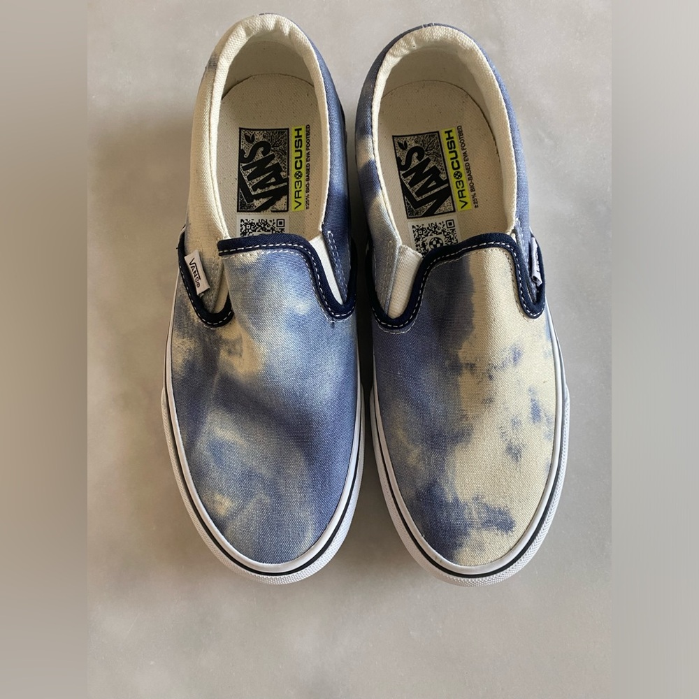 New! Vans
Slip-On VR3 "Cloud" sneakers size 6 men’s 7.5 women’s